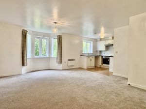 Kitchen/Lounge/Diner- click for photo gallery